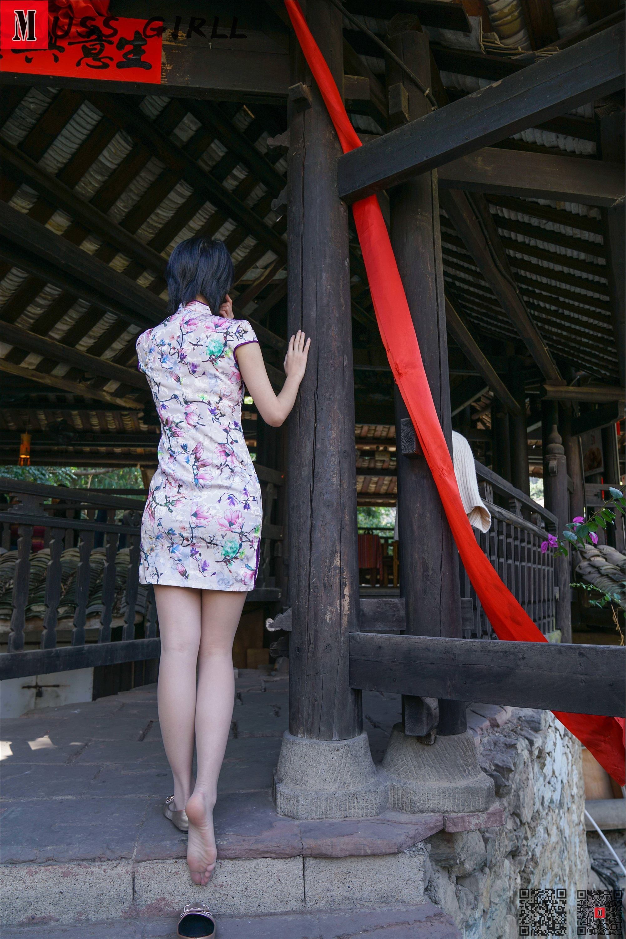 MussGirl慕丝女郎  NO.157 公园凉亭碎花旗袍